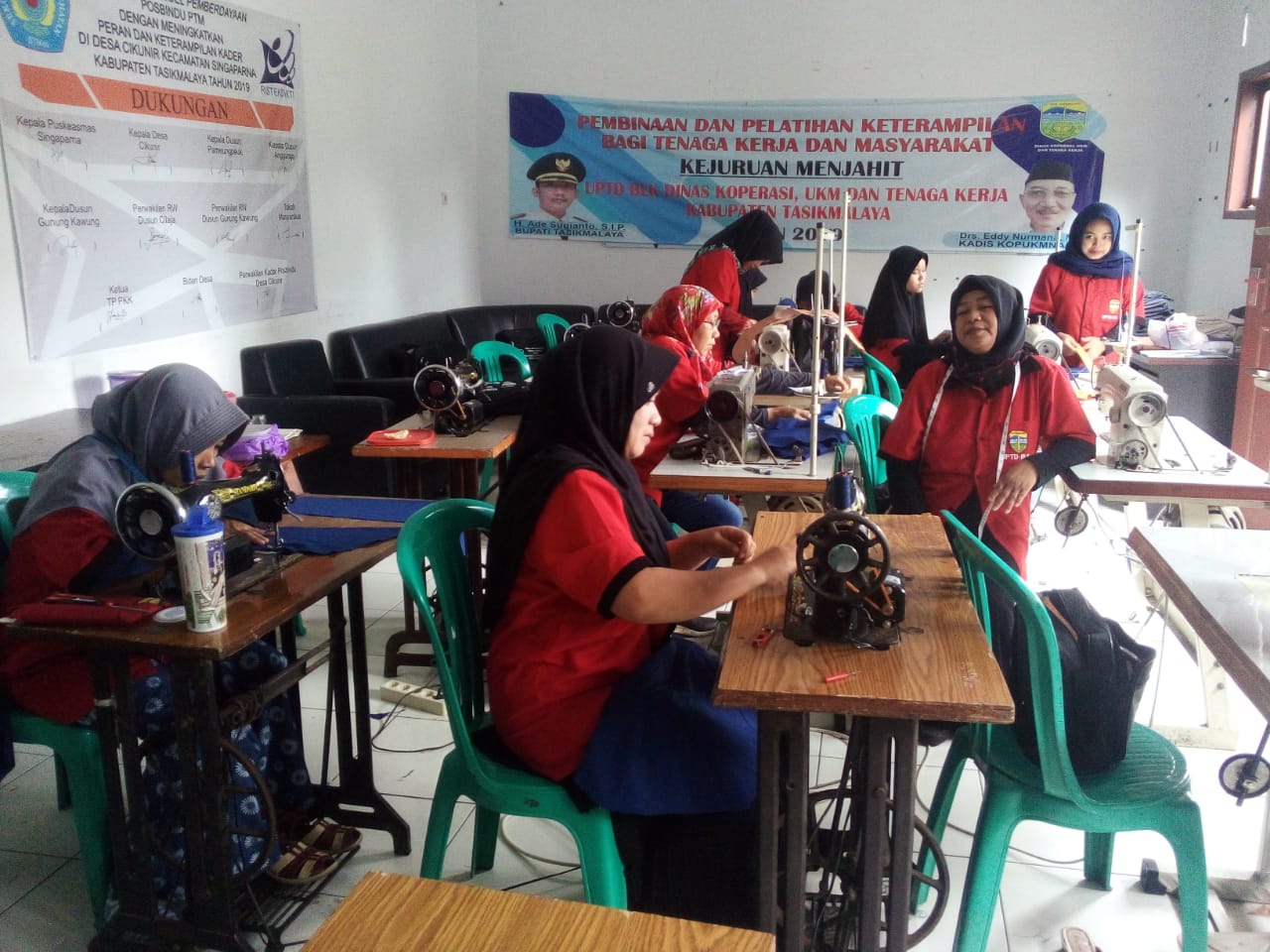 Masyarakat Desa Cikunir Ikuti Pelatihan Menjahit Tasik Zone
