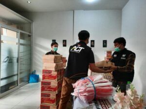 Distribusi Bantuan Kemanusiaan dari Kantor Aksi Cepat Tanggap Tasikmalaya, senin (25/1/2020)