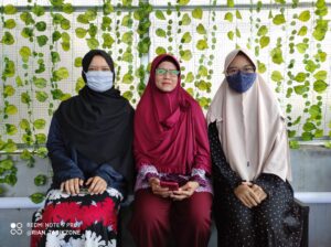 Foto Bersama Kedua Anaknya