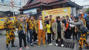 Foto Bersama Kader dan Pengurus PDK Kosgoro 1957 Kota Tasikmalaya, usai membagikan Takjil sebagai Pemungkas Kegiatan Ramadhan 1444 H/2023