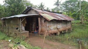 Rumah Ibu Iis, Sebelum di Bantu Oleh HBI