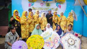 Ketua beserta Pengurus IPPG Kota Tasikmalaya, Foto bersama dengan Sanggar Payung Geulis Saung Kinanti seusai Workshop, minggu (23/07/2023)