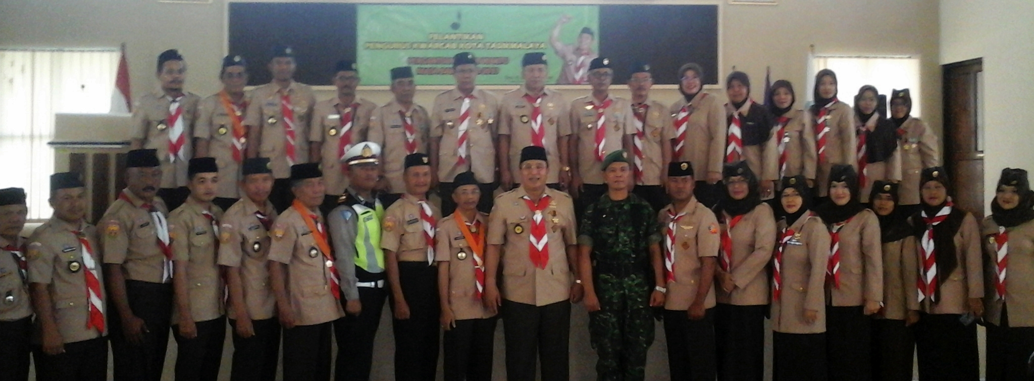 Foto Bersama Pengurus Baru Kwarcab Kota Tasikmalaya Masa Bakti 2012-2017