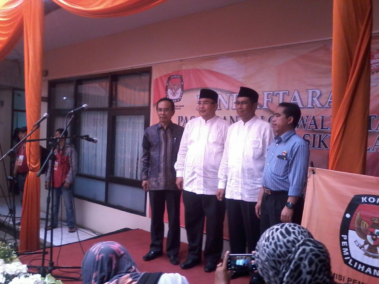 ketua-kpu-cholis-bersama-paslon-budi-yusup