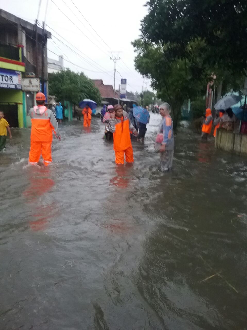 banjir-dekat-kelurahan-sukamenak-purbaratu