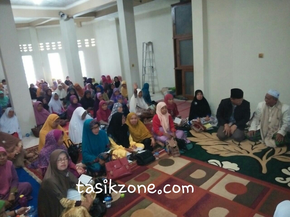 Ratusan Jemaah Pengajian Di Kediaman H Undang