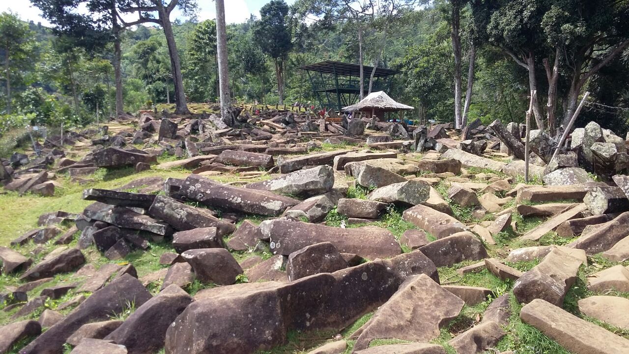 Gunung Padang Situs Zaman Megalitikum