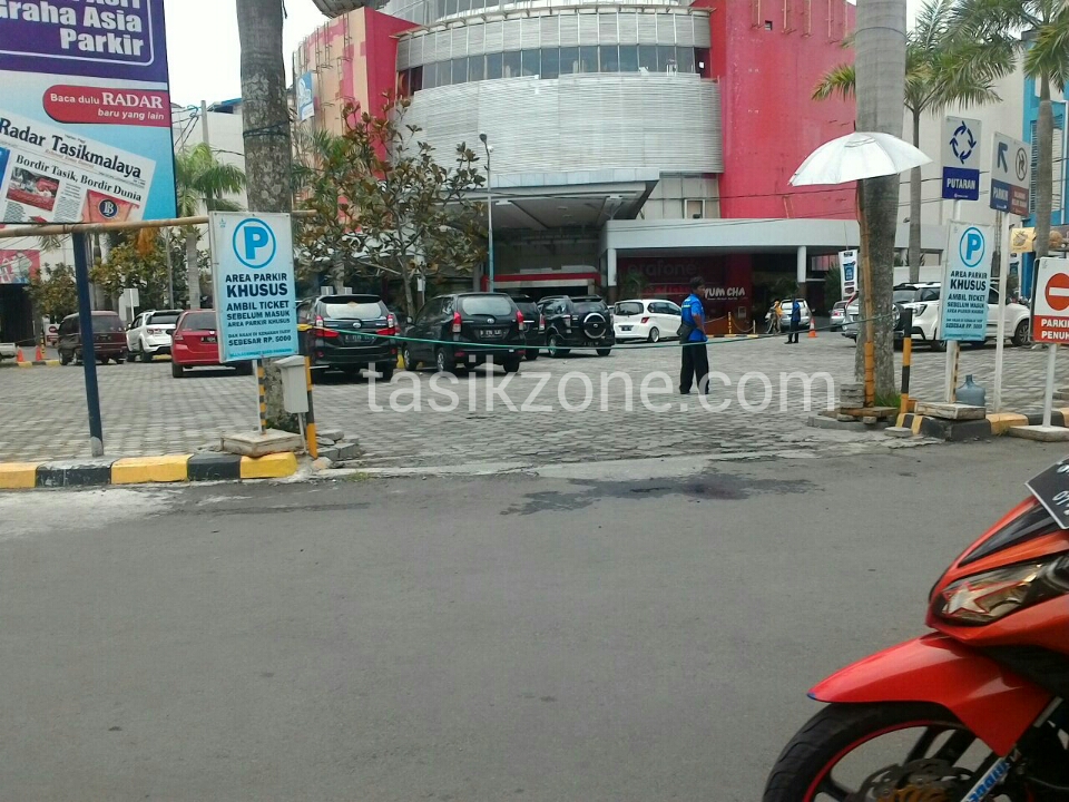 Pengunjung Asia Plaza Dikagetkan Tarif Tambahan