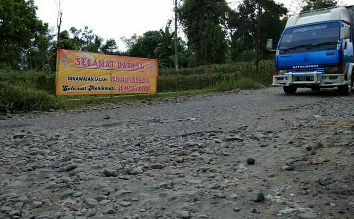 Geger Jalan Seribu Lubang Di Sariwangi