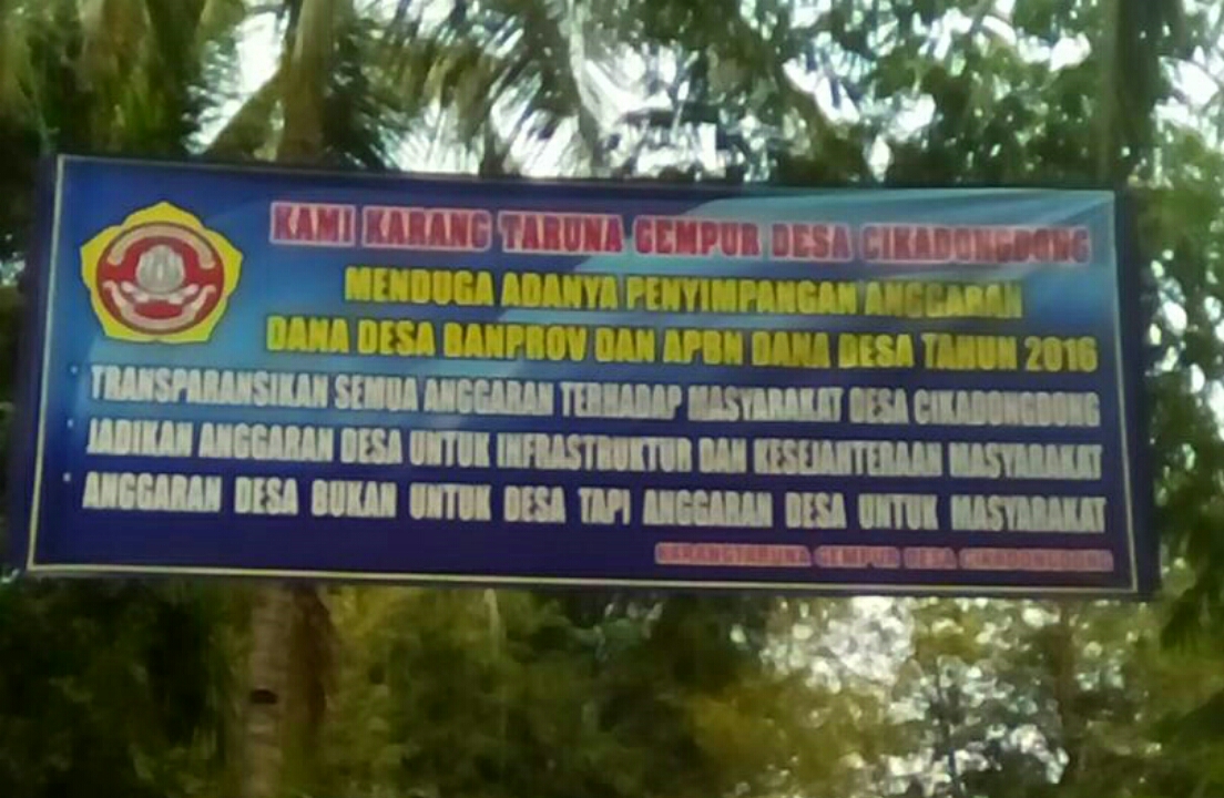 Pemdes Cikadongdong di protes Karang Taruna