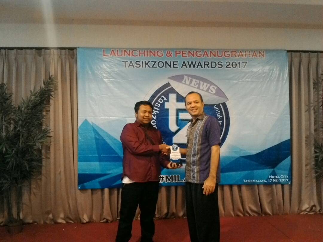 Punya Kepedulian Sosial Yang Tinggi, Heri Hendriyana Mendapatkan Penganugrahan Tasikzone Awards 2017