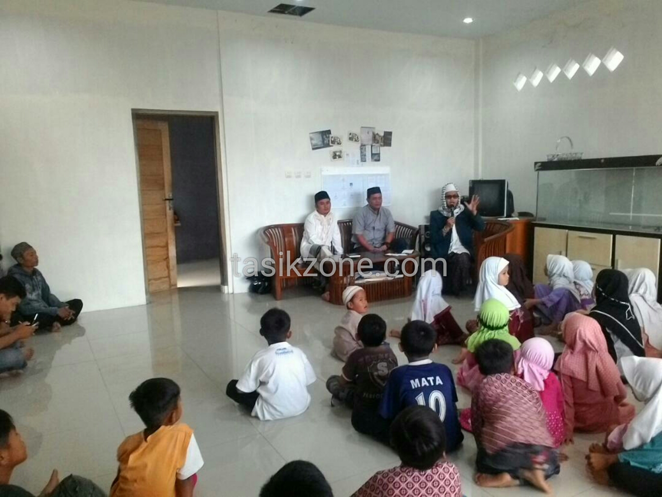 Diakhir Ramadhan H Agus Rutin Gelar Santunan