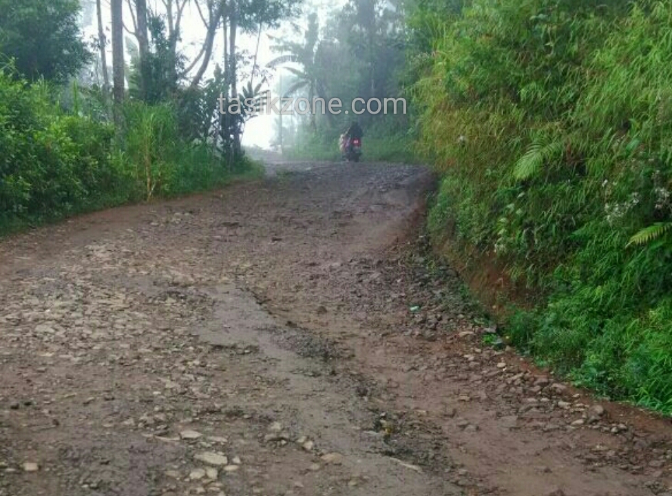 10 Tahun Jalan Di Cukangkawung Ruksak, Bupati Tasik Dianggap Gagal