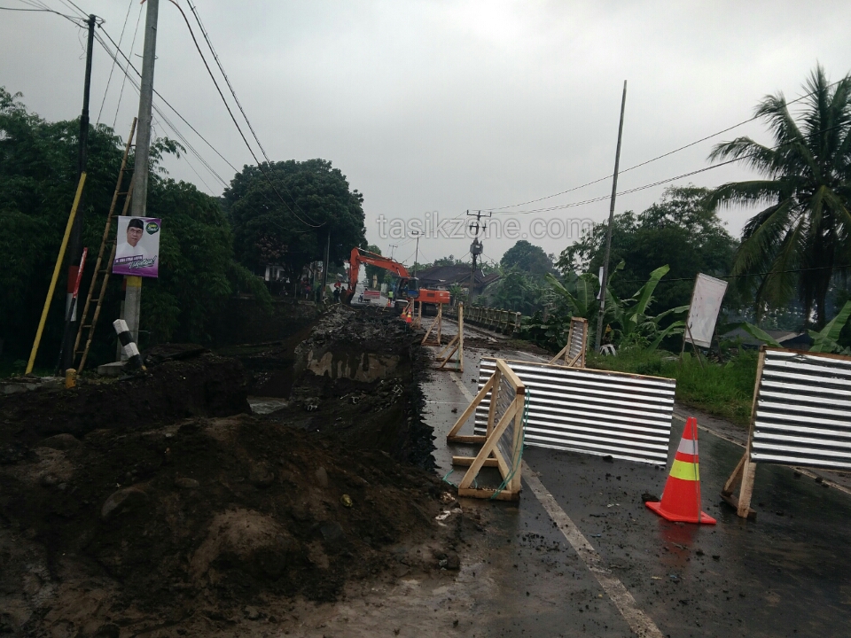 Jembatan Cibaruyan Ciamis Di Tutup Total, Ini jalur Alternatifnya