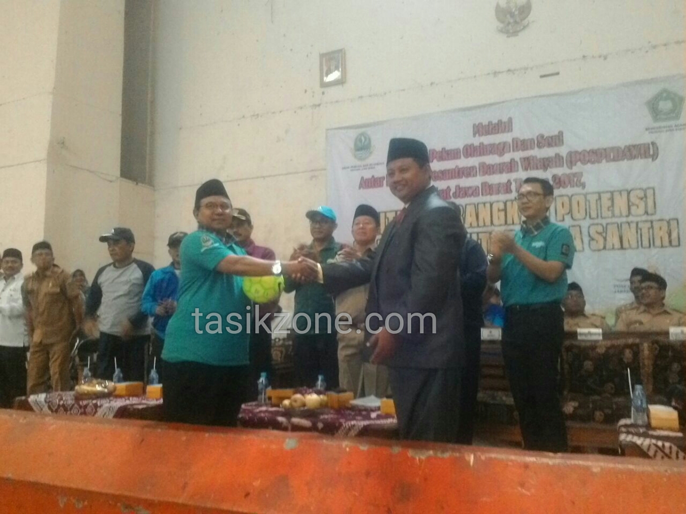 Bupati Tasik Buka Pekan Olahraga Antar Pesantren