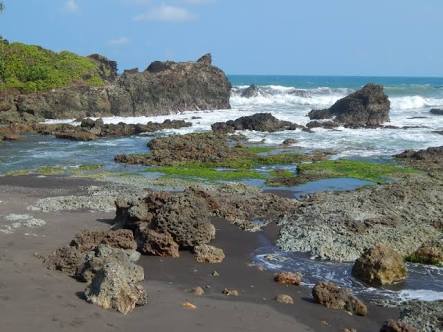 Indahnya Pesona Wisata Alam Pantai Karangtawulan