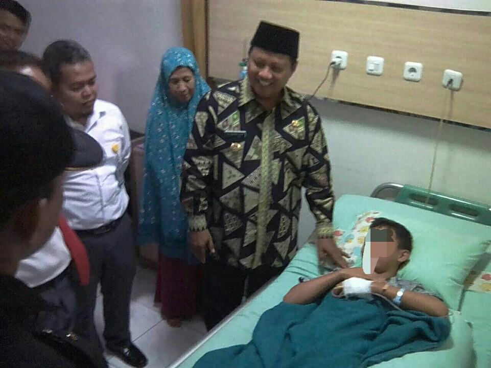 Bupati Jenguk Korban Penyalahgunaan Obat