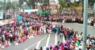 Ribuan Warga Berjubel Saksikan Karnaval Budaya Tasik Oktober Festival