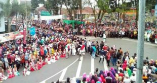 Ribuan Warga Berjubel Saksikan Karnaval Budaya Tasik Oktober Festival