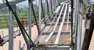 Meluapnya Air Akibatkan Jembatan Yang Sedang Dibangun Akan Terbawa Arus