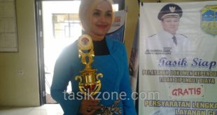 Bidan Cantik Ini Raih Juara Fashion Show