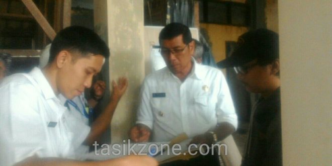 Saat Monev Di Aula Kecamatan Cihideung, Wawali Sempat Tegur Pekerja