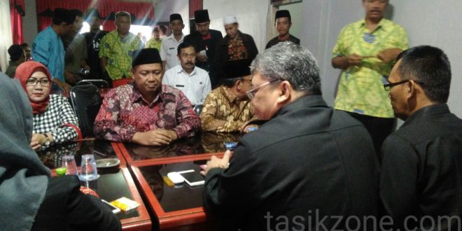 Sukses Bangun Desa, Kades Banyurasa Didorong Maju DiPileg 2019