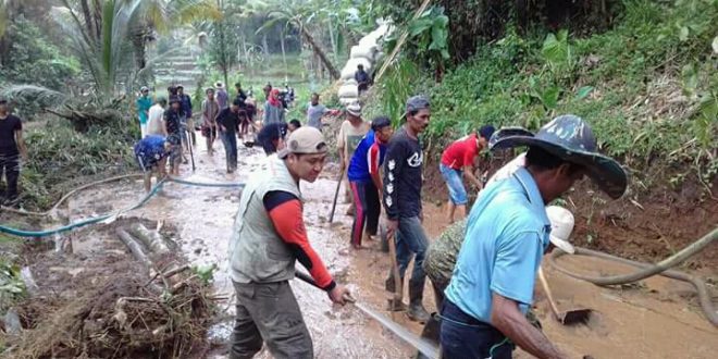 Dawagung Rajapolah Longsor, Relawan Bersihkan Tumpukan Material