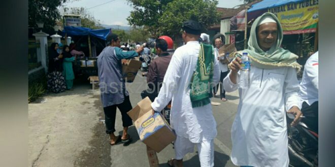 Di Tausiah Ustadz Abdul Somad Ada Jemaah Donasi Makanan Dan Minuman Gratis