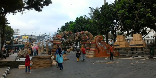 Ornamen Bambu Dengan Hiasan Payung Geulis Akan Jadi Buruan Penggemar Selfi Diajang TOF 2018