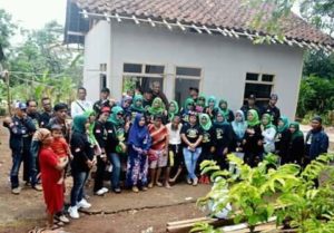 Foto Bersama Forum Baraya Tasik dan Spanda '80 dirumah Abah Dahlan