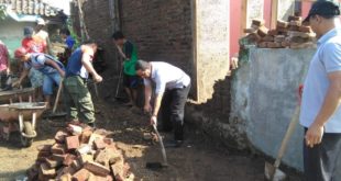 Muspika Indihiang Dan Masyarakat GotRoy Bantu Pembangunan Rumah Ambruk Akibat Hujan