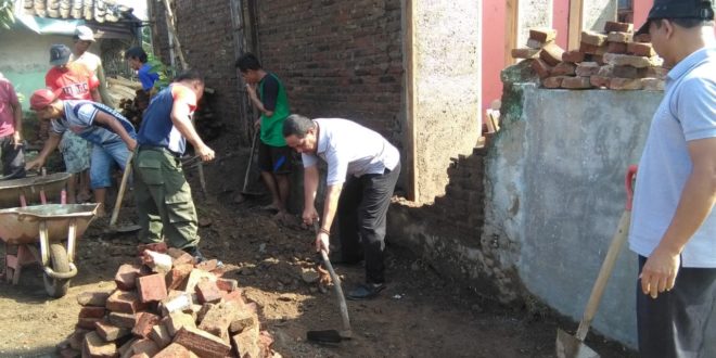 Muspika Indihiang Dan Masyarakat GotRoy Bantu Pembangunan Rumah Ambruk Akibat Hujan