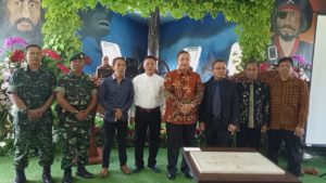 Foto Bersama Pemilik Darmaga Sunda H Dafin Bersama Walikota Tasikmalaya saat Grand Opening