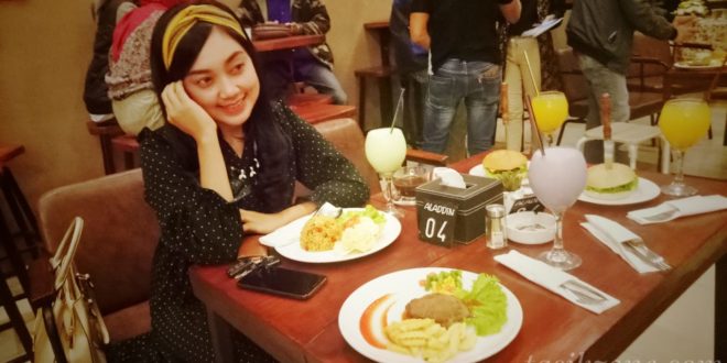 Duta Parawisata Jabar Promosikan Kopi Pasir Aladdin dan Burger Yasmin