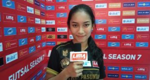 Mahasiswi Atlit Futsal Ini Mengaku Suka Bersolek Sebelum Tanding