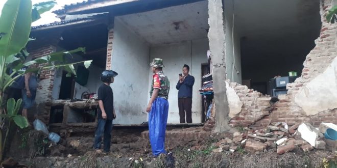 Hujan Deras Guyur Tasikmalaya Akibatkan Banjir Dan Longsor, 1 Rumah Jebol Di Sukaraja
