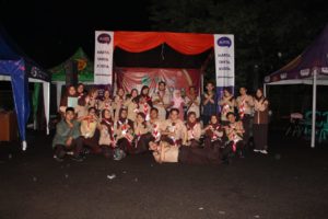 Foto Bersama Panitia Panca Lomba X dengan Pembina serta Mabigus Racana KH Zainal Musthafa-Dewi Sartika