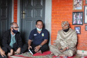 Wagub Jabar Uu Ruzhanul Ulum didampingi H Agus Jamaludin Kabid Perlindungan dan Jaminan Sosial Dinsos Kota Tasikmalaya