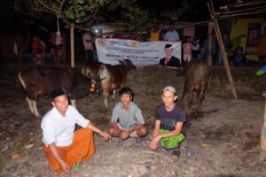 Pemberian Hewan Qurban dari Anggota DPR RI  Fraksi Gerindra Dapil XI Muhammad Husein Fadlulloh kepada Masyarakat