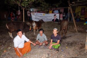 Pemberian Hewan Qurban dari Anggota DPR RI Fraksi Gerindra Dapil XI Muhammad Husein Fadlulloh kepada Masyarakat
