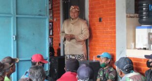 Wagub Jabar Bersilaturahmi Dengan Abang Becak Di Kota Tasikmalaya