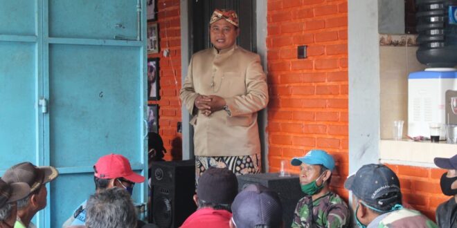 Wagub Jabar Bersilaturahmi Dengan Abang Becak Di Kota Tasikmalaya