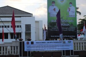 Spanduk Tuntutan Koalisi Ormas LSM Kota Tasikmalaya untuk Walikota Tasikmalaya