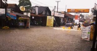 Hujan Datang, Diduga Drainase Buruk Jalan Depan SPBU Mangkubumi Jadi Langganan Banjir