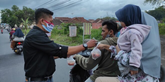 Jalankan Program Kerja Rutin, Aliansi Pewarta Giat Tasikmalaya Adakan Berbagi Takjil Ramadhan