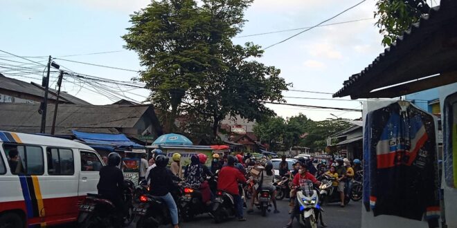 Akibatkan Macet, Penyekatan Di Komplek Dadaha Dikekuhkan Warga