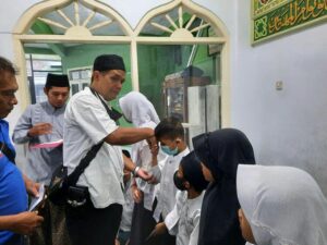 H  Agus Jamaludin memberikan santunan anak yatim 