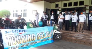 Ketua DPRD Kota Tasikmalaya, H Aslim SH saat Melepas Touring Religi DMI, Sabtu (19/03/2022)