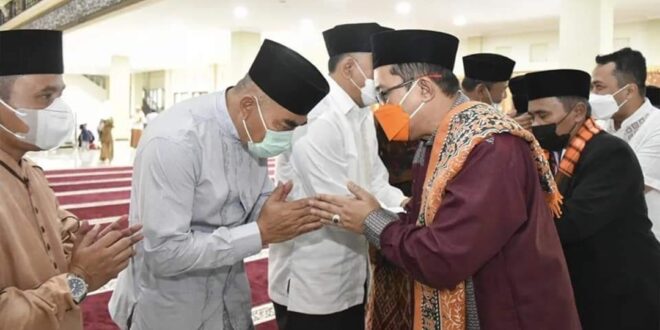 Kepala Dinas Lingkungan Hidup, H Deni Diyana Saat Diwawancara Wartawan, Jumat (20/05/2022) Di TPA Ciangir